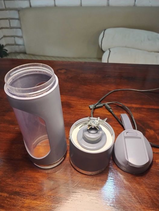 Преносим блендер 450 мл, презареждащ се с USB, за смутита и шейкове