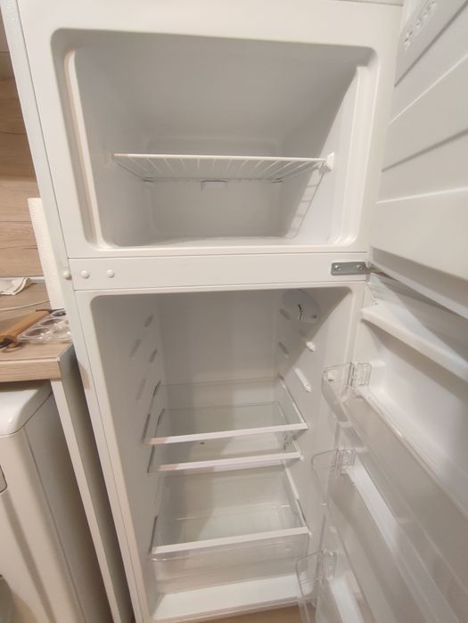 Хладилник с горна камера Candy