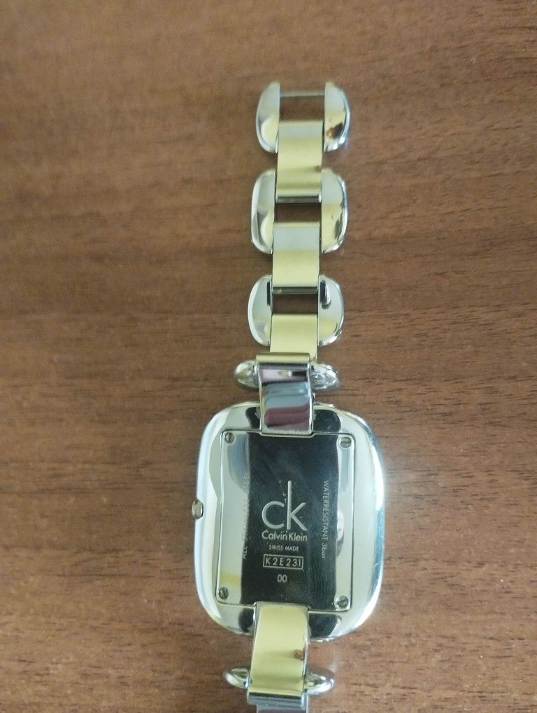 Дамски часовник Calvin Klein швейцарски кварцов механизъм