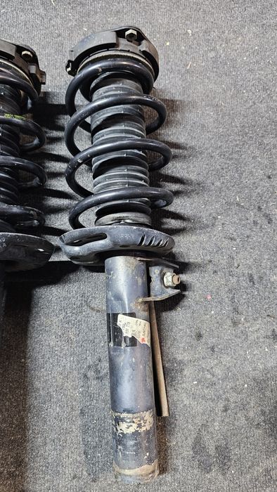 Arcuri + amortizoare fata originale Volkswagen Passat B6

Stare buna
S