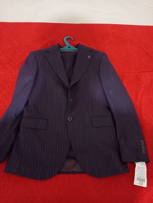 Продается костюм тройка