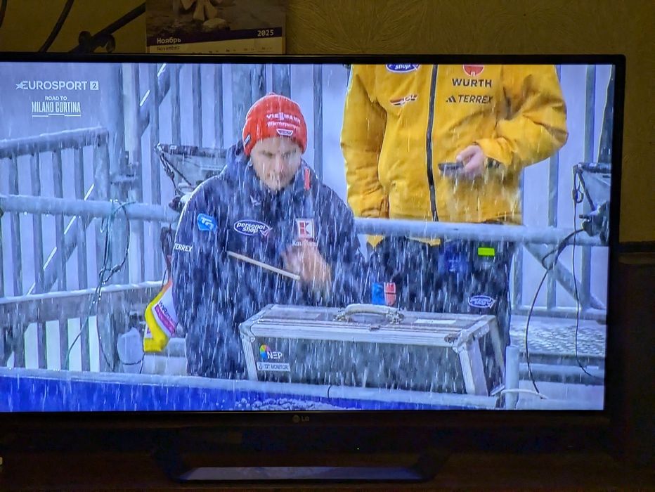 Телевизор LG 47' 3D 47lm640t