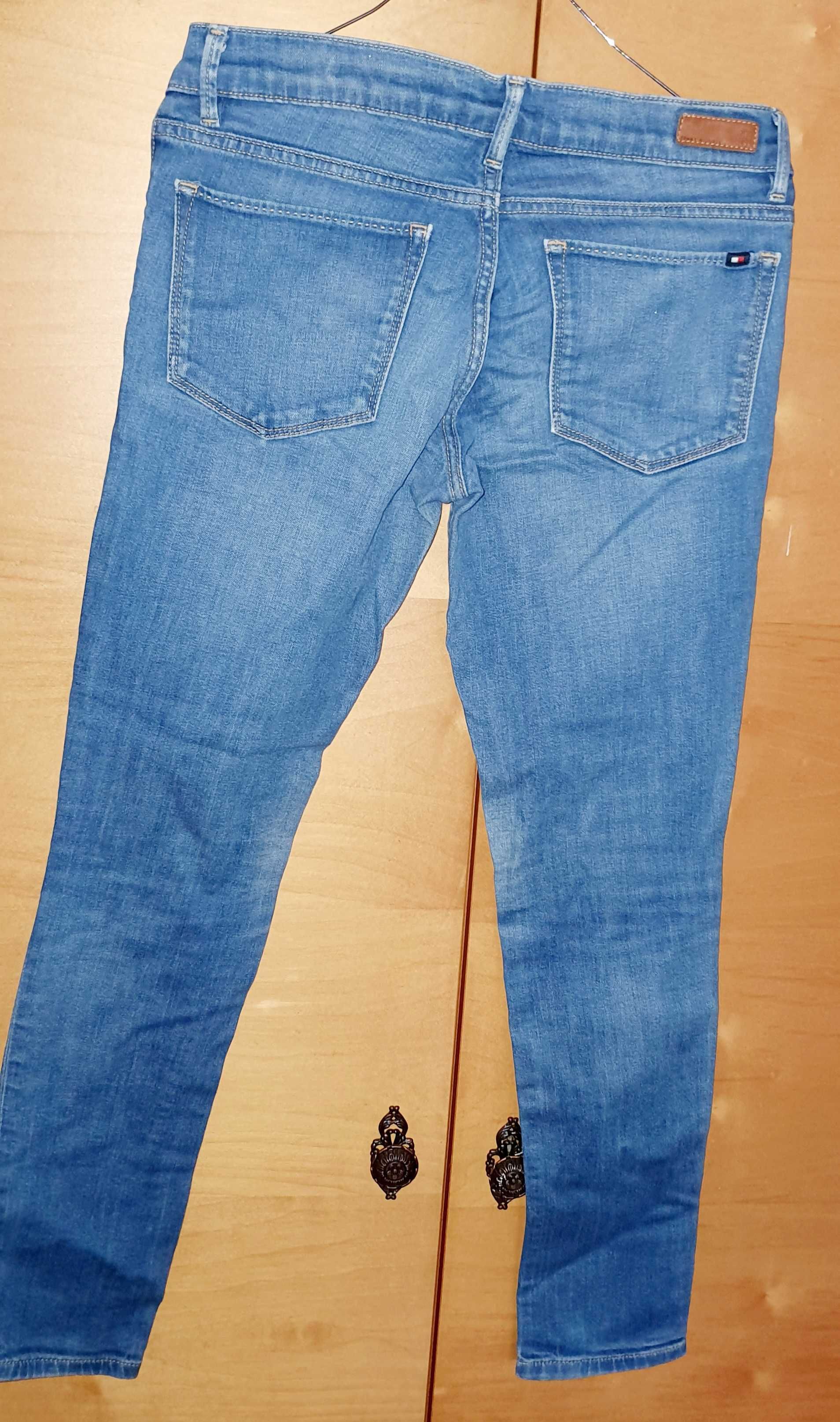 Pantaloni de firma