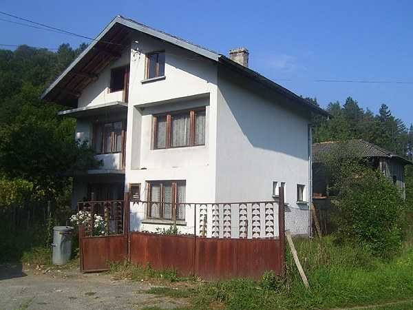 Продавам къща в град Априлци Център