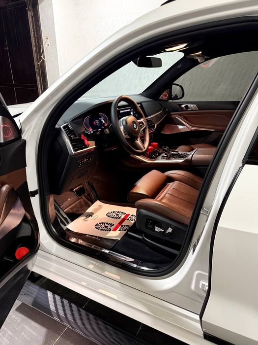 BMW X7 40i Белый