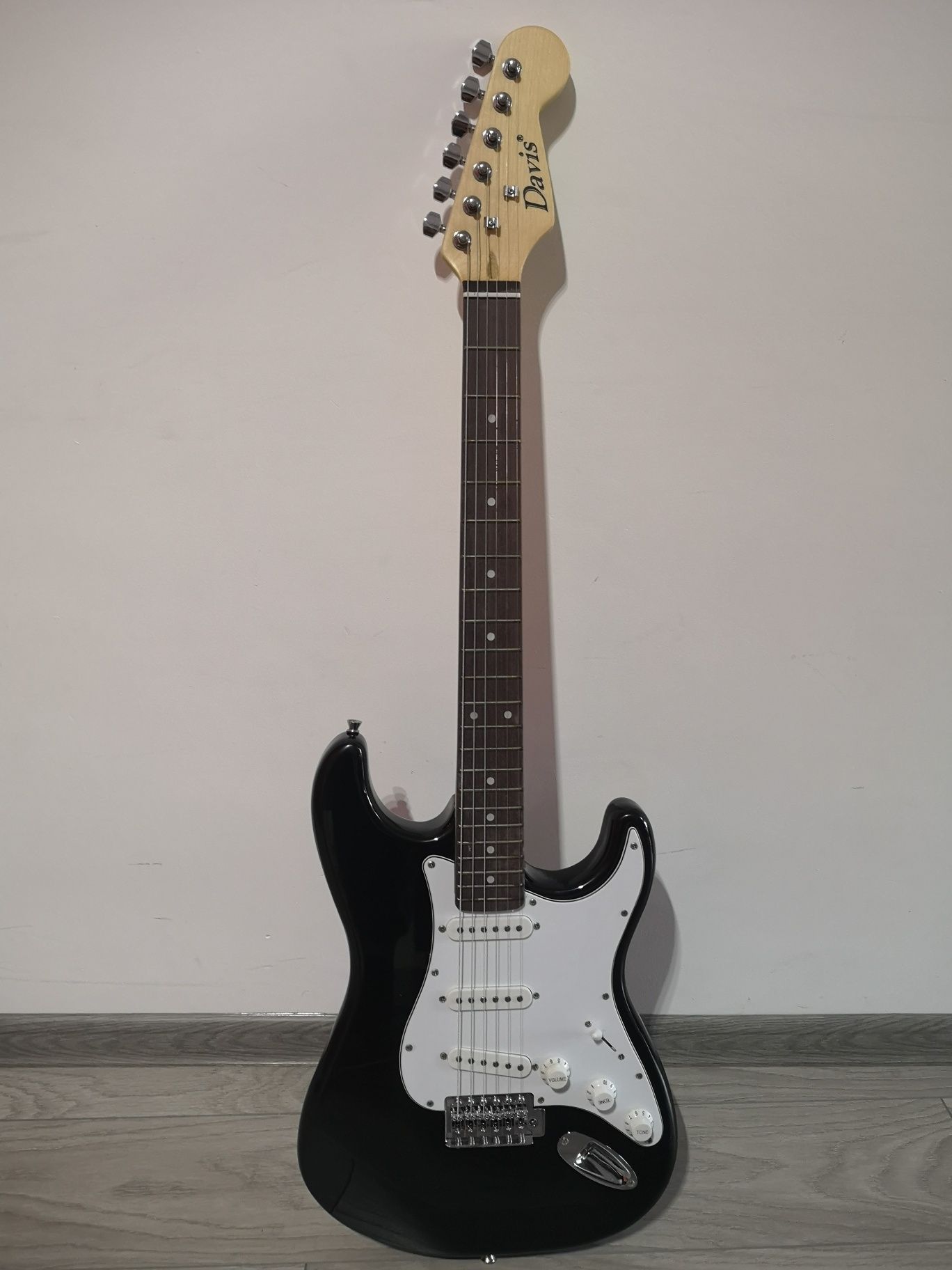 Chitara electrica Vintage 88cm corp ST 22 taste