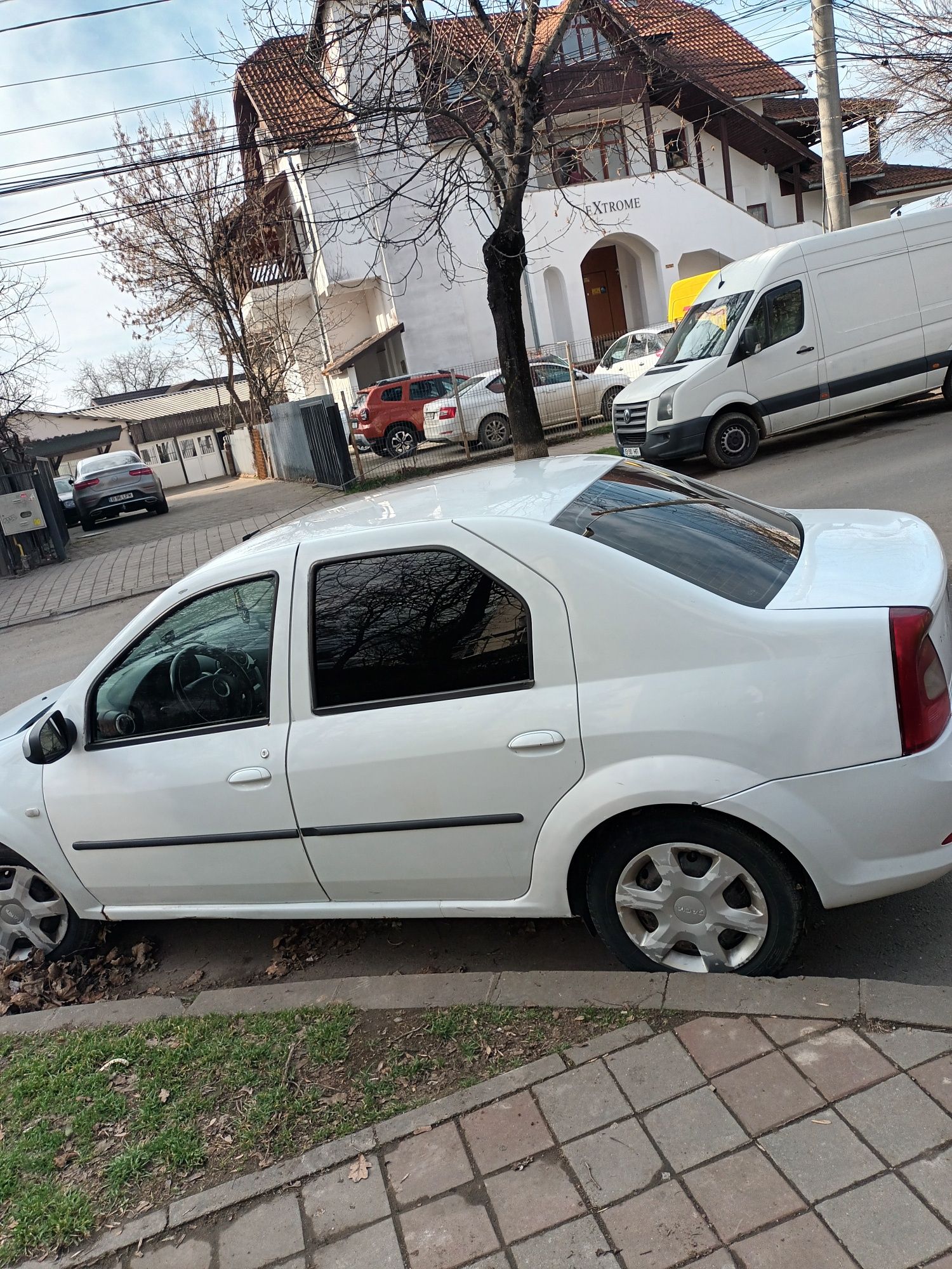 Vând Dacia Logan 2011