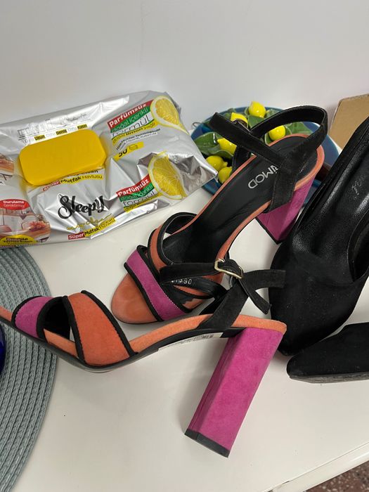 Комплект от два чифта обувки