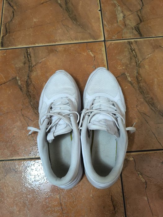Vand adidasi nike mar. 42