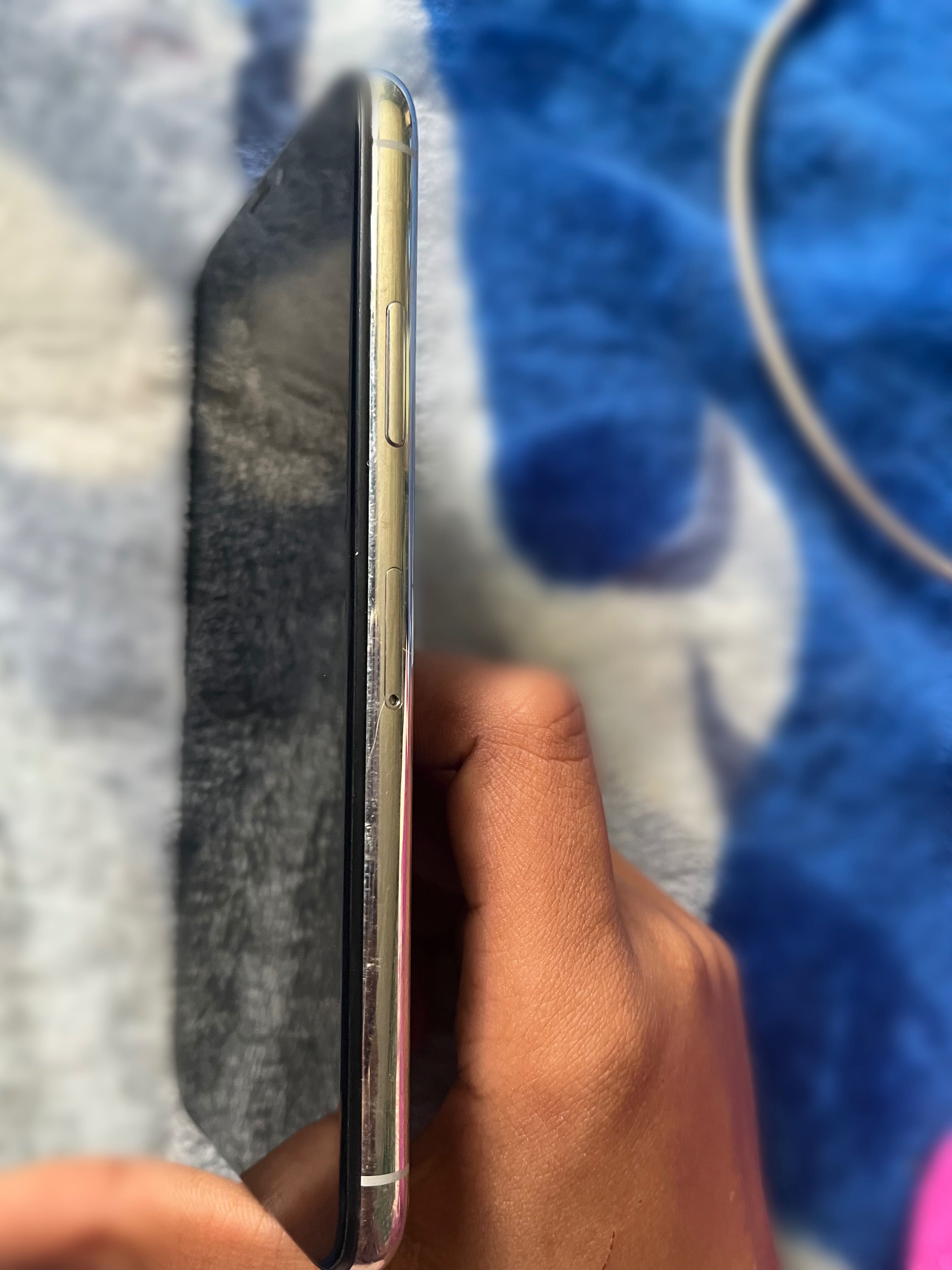 Здравейте продавам iPhone X