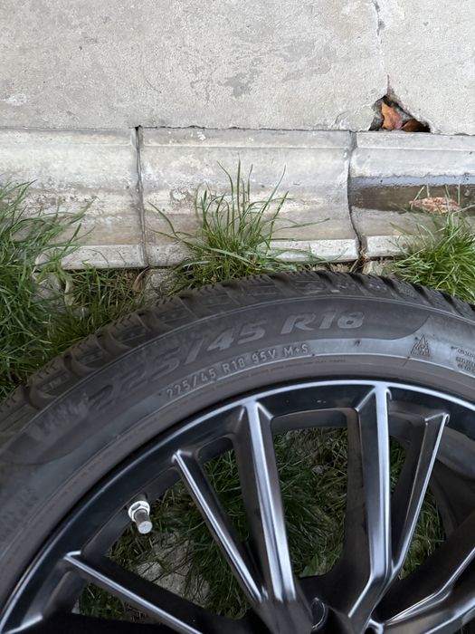 Jante si anvelope iarna R18 BMW M Performance originale roti complete
