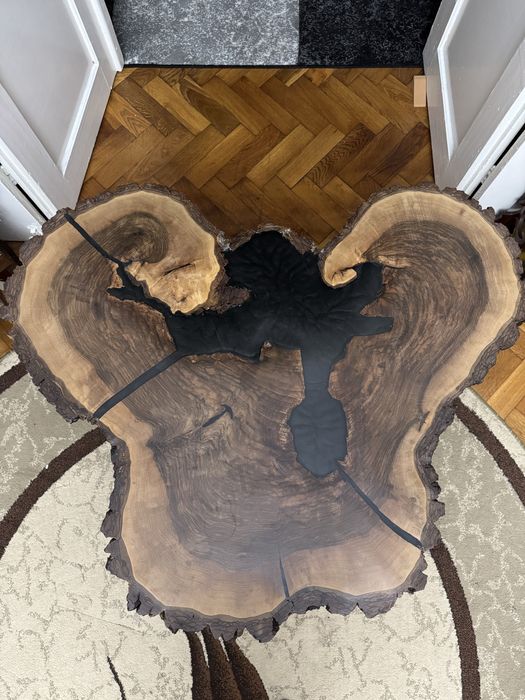 Măsuța de cafea din nuc, rasina epoxidica, interior/exterior