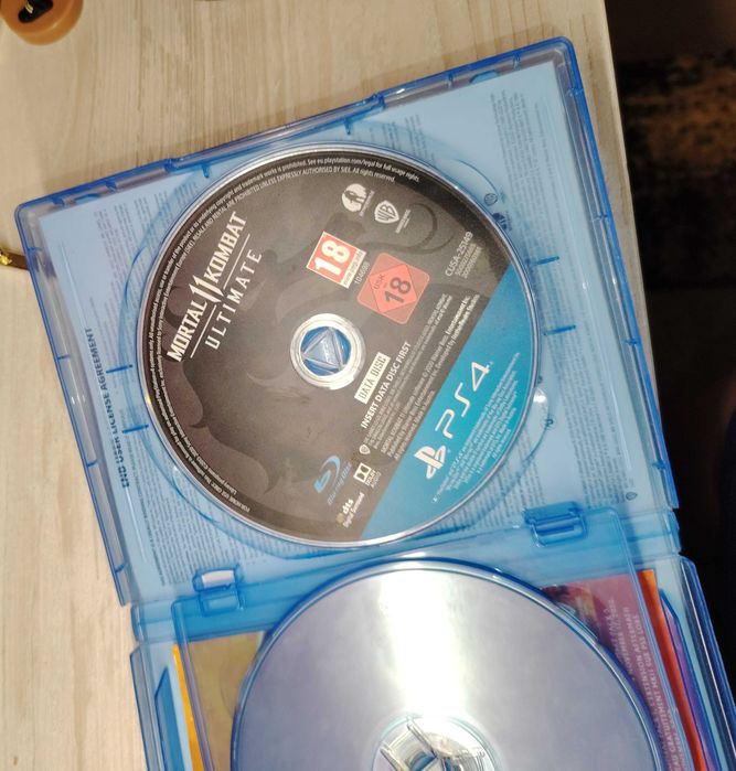 Продавам 3 игри комплект с акаунт за Playstation 4