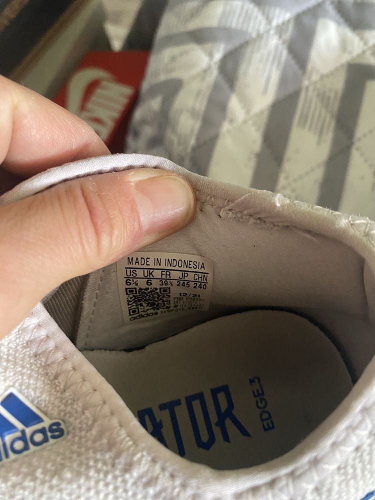 Adidas бутонки 39
