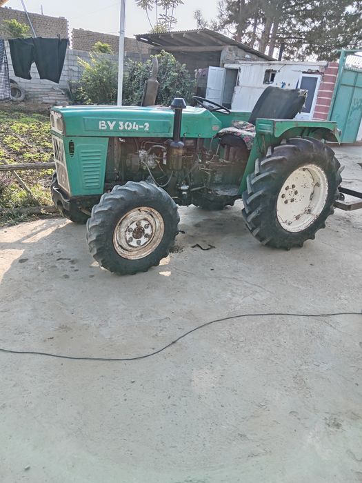 Traktor BY-304 Oldi tortadi