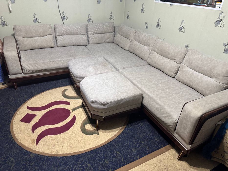 Продается диван со столом