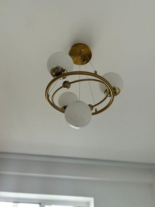 Продаю люстру срочно