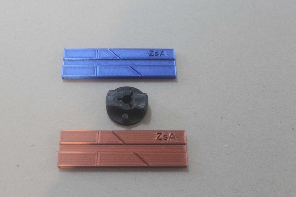 Dispozitiv de lipit benzi