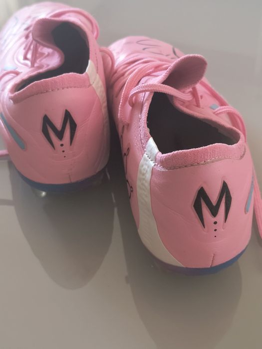 Бутонки на марката KELME 37.5