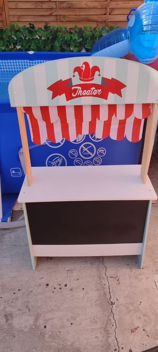 Magazin și teatru de păpuși din lemn