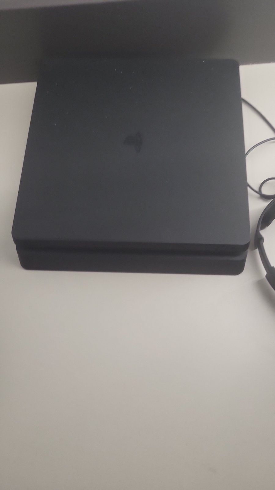 Playstation 4 slim +джойстик и 8 игри