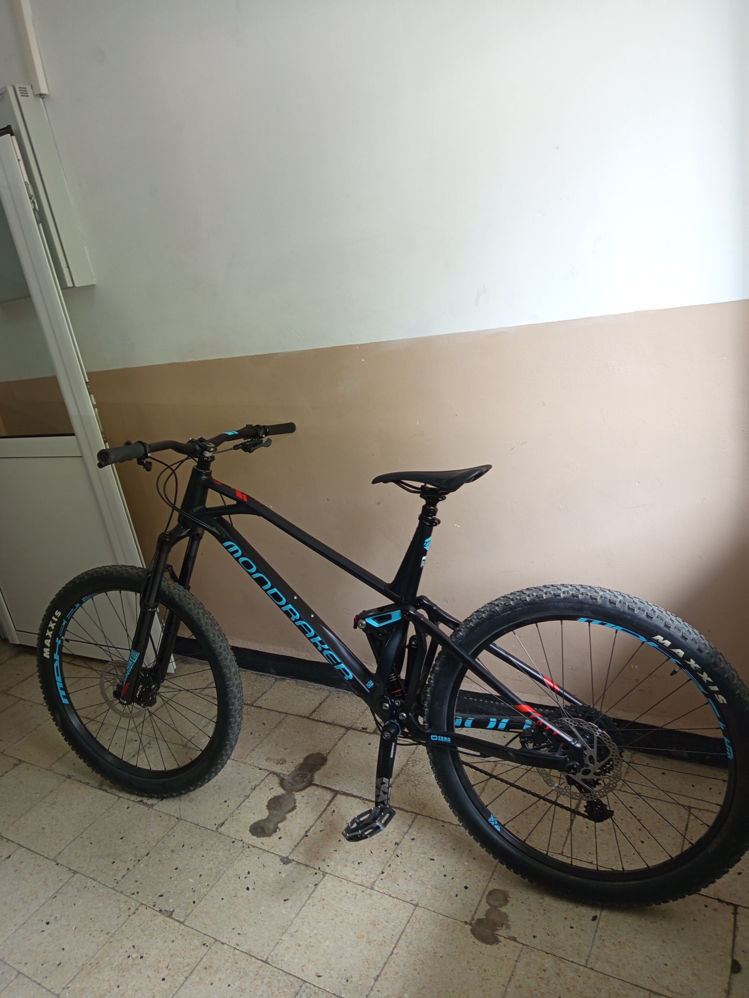 Mountain bike mondraker