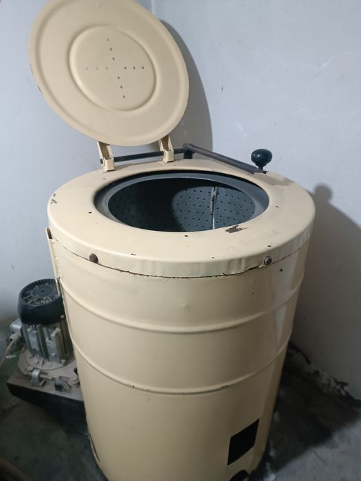 Sentrafuga apparat sotiladi