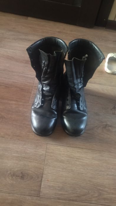 Продам кожаные берцы сорок второго размера