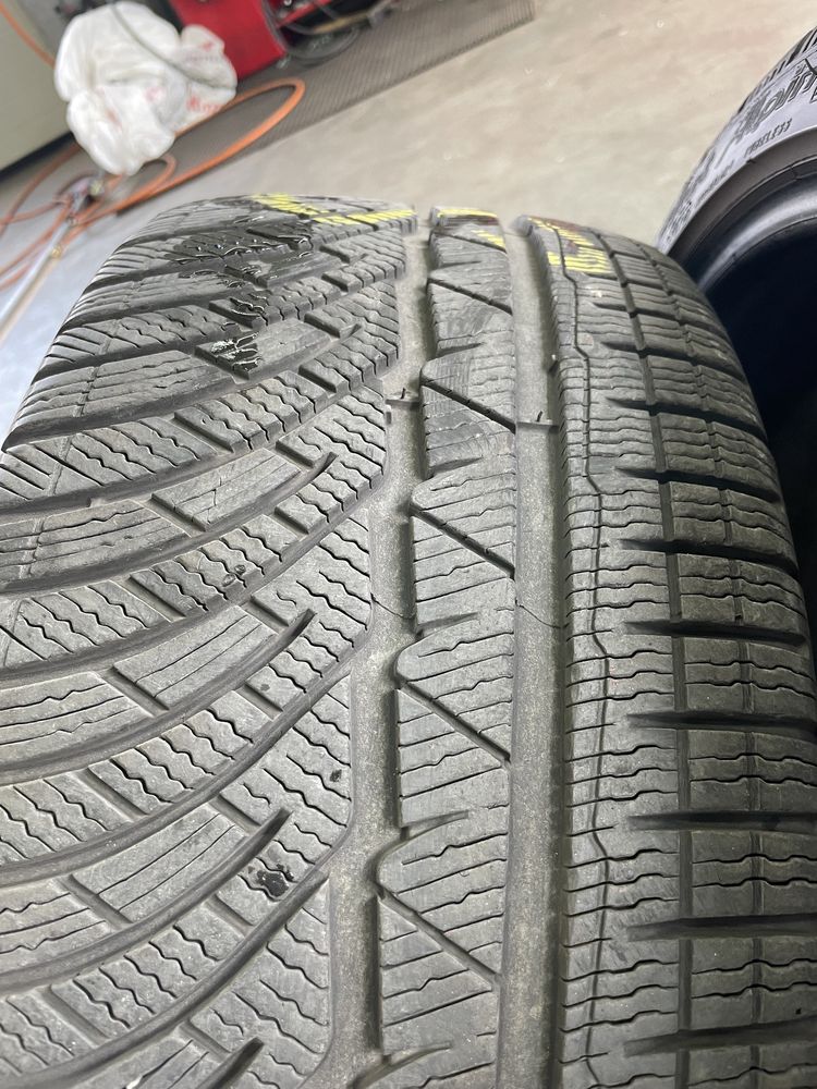 Vand 4 anvelope iarna Michelin 235/40/18