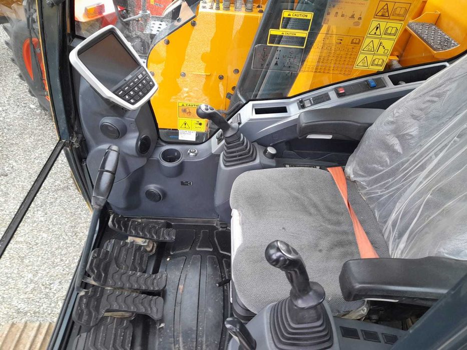 Excavator Hyundai HX130 LCR  - 13 T , 75 Hp , 2 Cupe  + Video