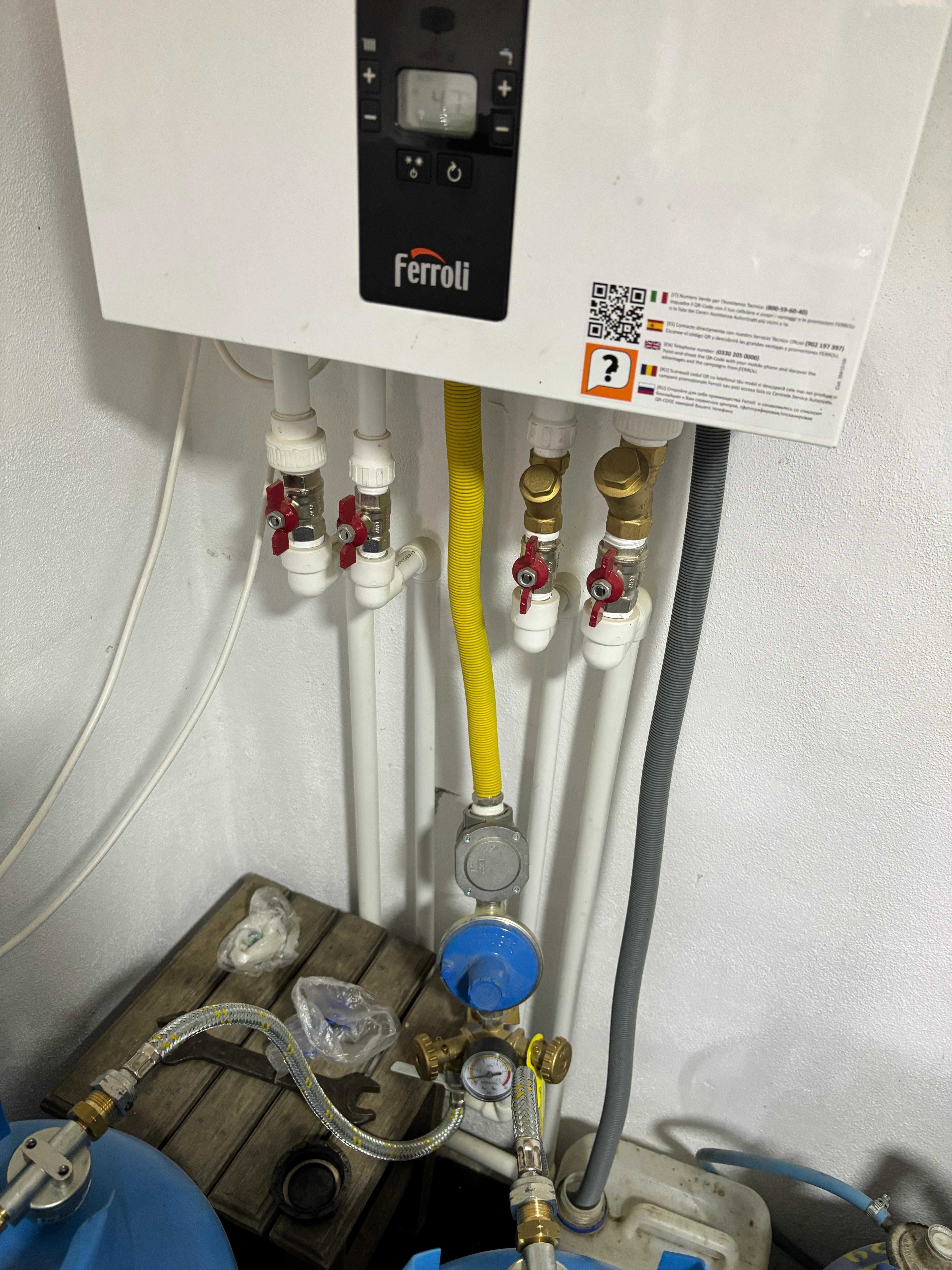 Centrală Ferroli BlueHelix Alpha C si butelii GPL