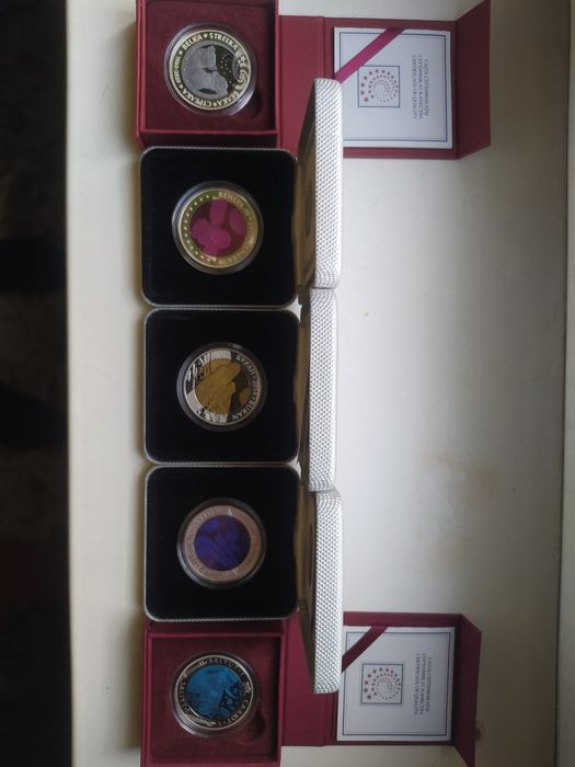 продам серебрянные монеты республики Казахстан