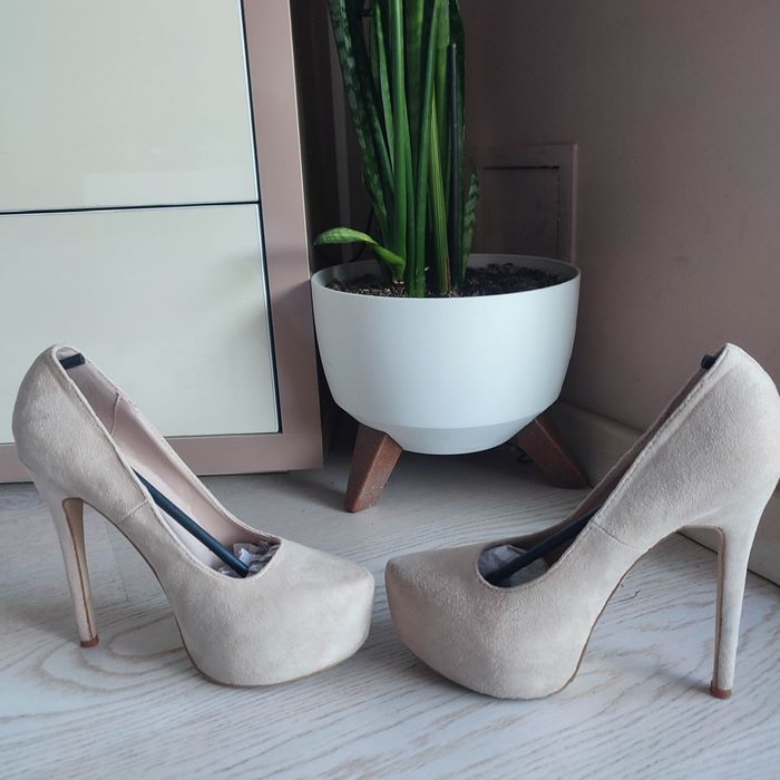 Бежови обувки на висок ток, 38 размер