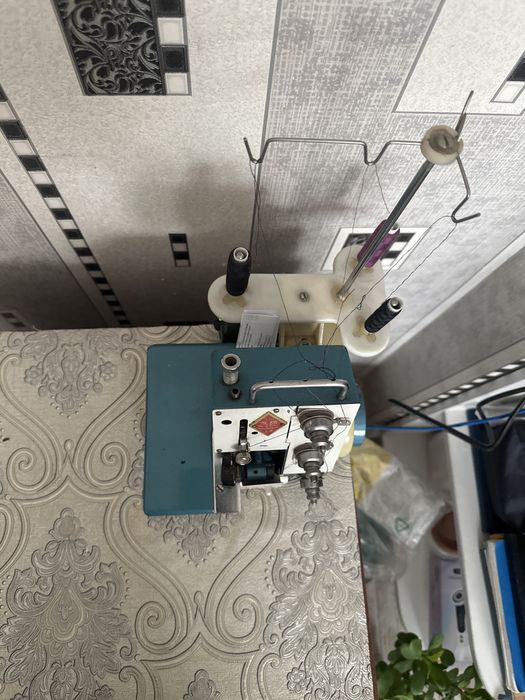 Оверлок б/у в отличном состоянии