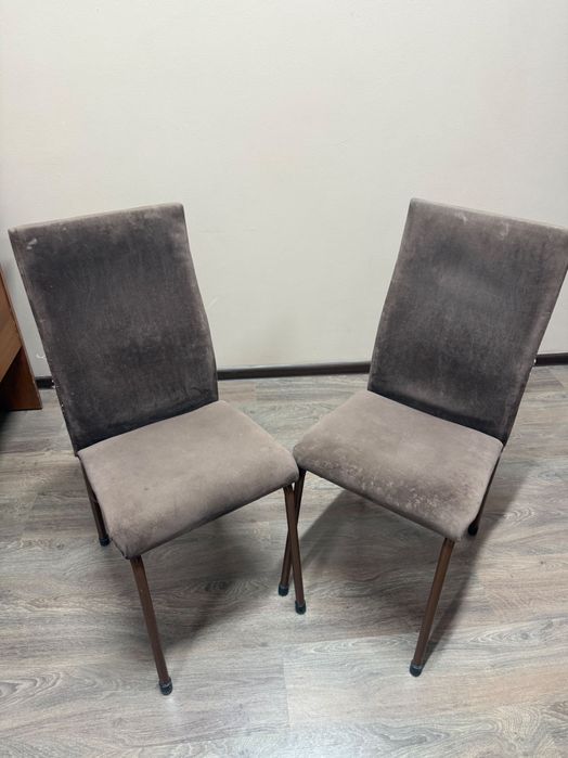 Стулья на металлическом каркасе