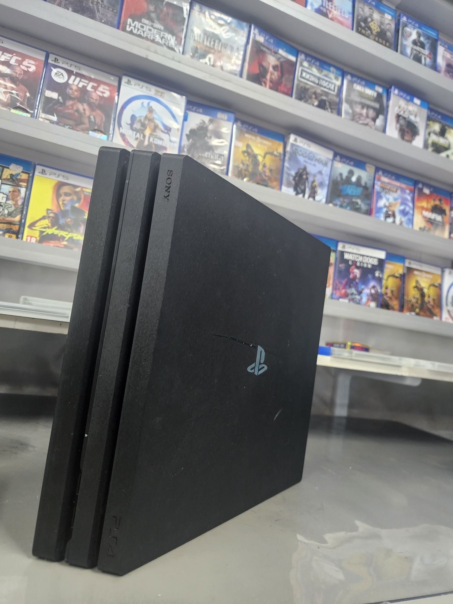 Продается игровой консол Sony Playstation 4 PRO