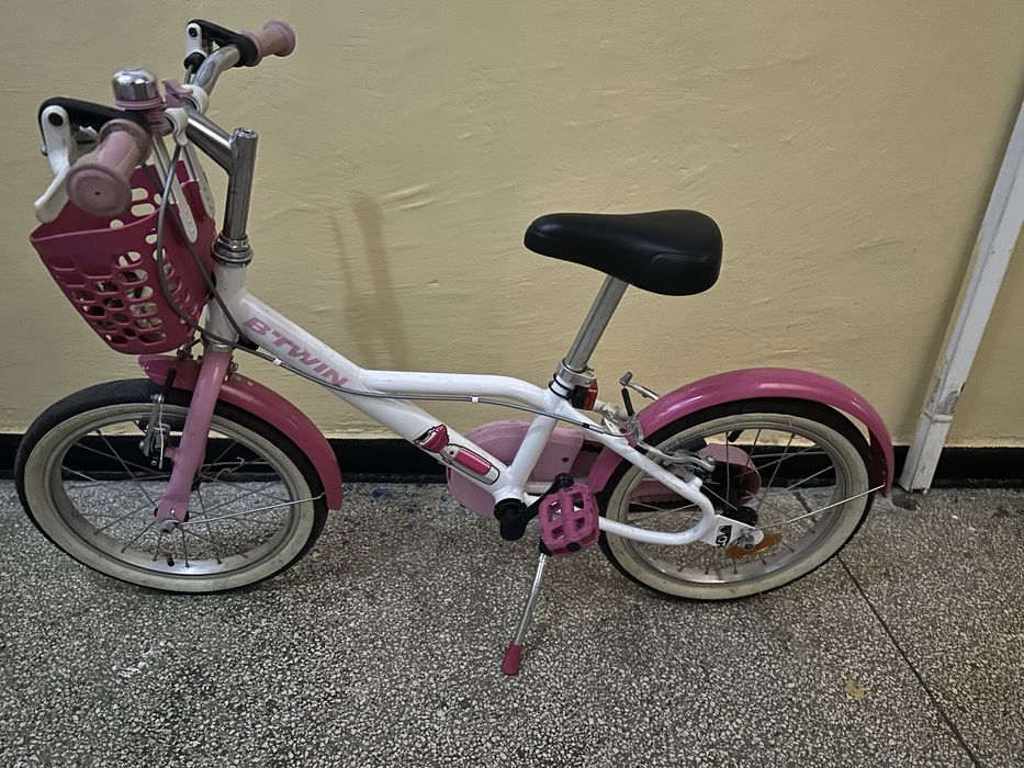 Bicicleta fete culoarea alb cu roz