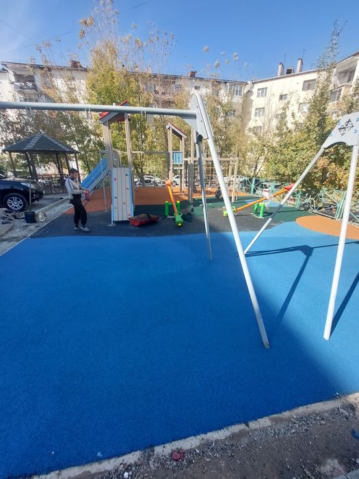 Резиновое покрытие тартан укладка бесшовное покрытие