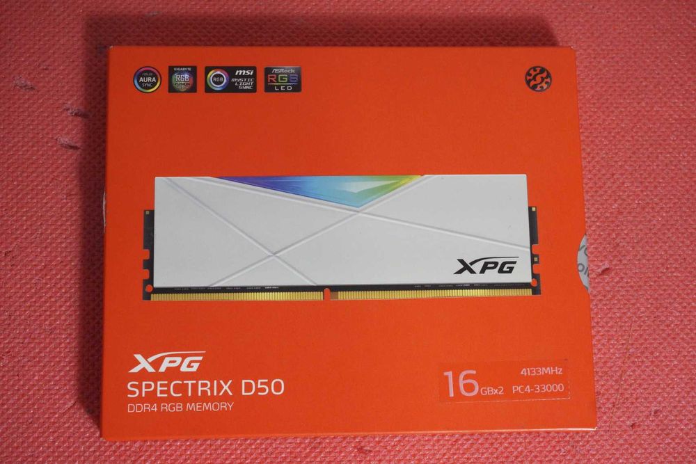 НОВА! 32GB (2x16) Adata XPG SPECTRIX D50 DDR4 4133/CL19 RGB RAM бяла