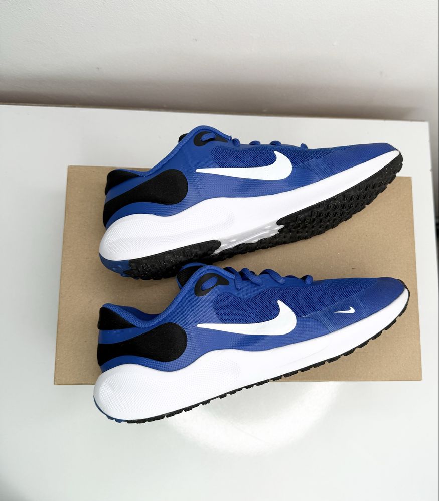Nike Revolution 7 ( 38) Маратонки