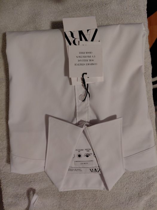 Camasa noua, alba, slim fit. Zara