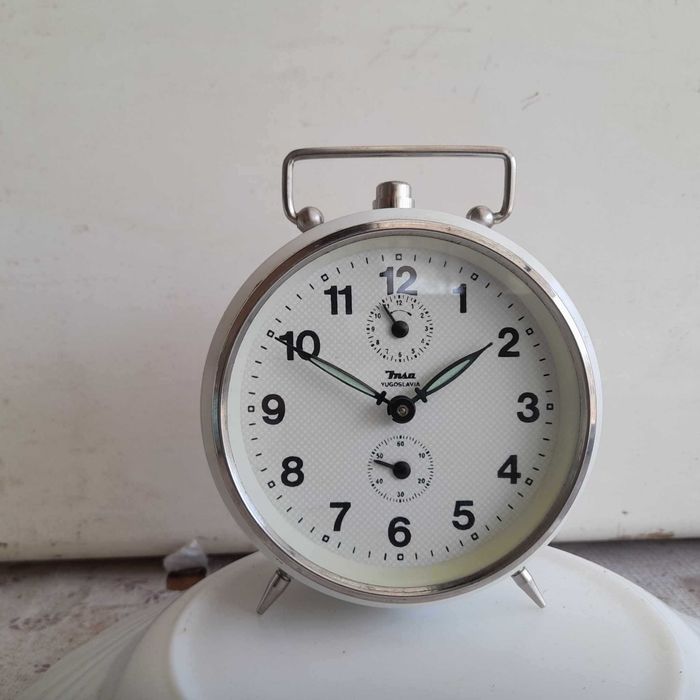 Ceas de masa desteptator - mecanic JNSA fabricat in Yugoslavia.