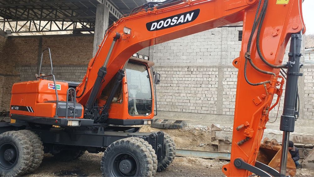 Экскаватор 140 с гидромолотом