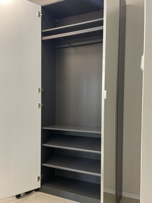 Гардероб с огледала от серията Pax Ikea