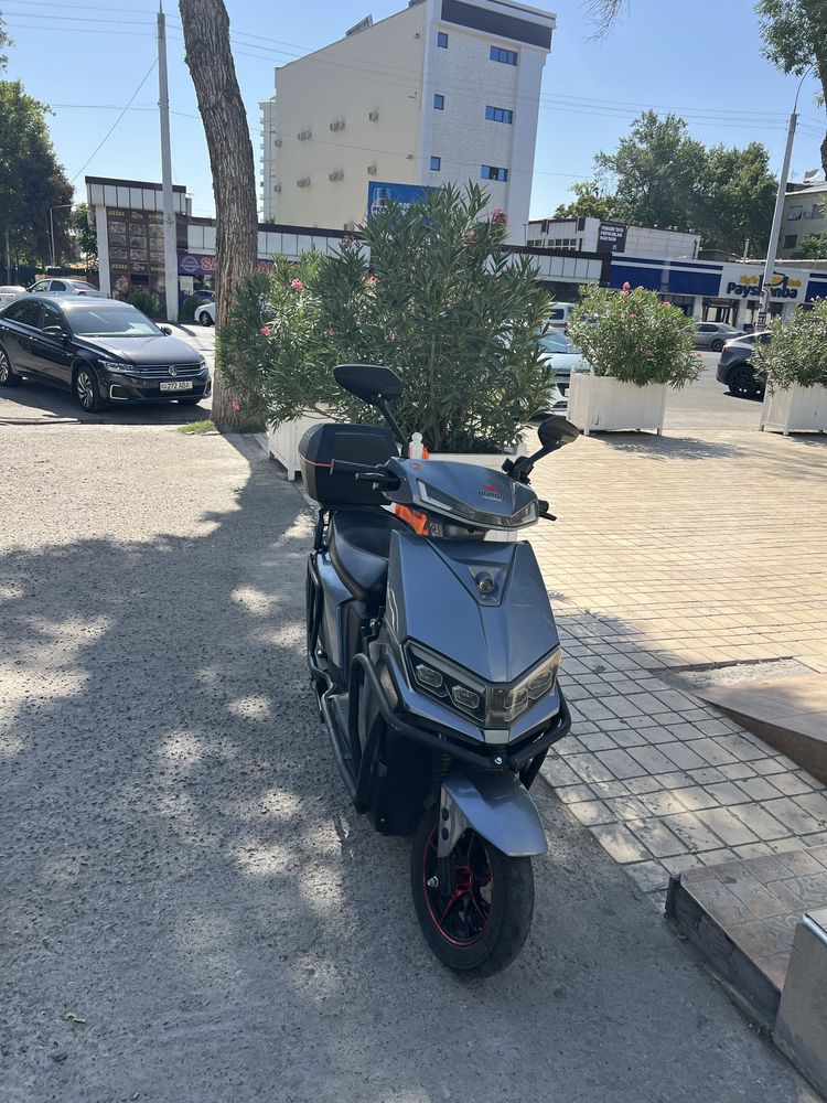 BUROQ skuter sotiladi