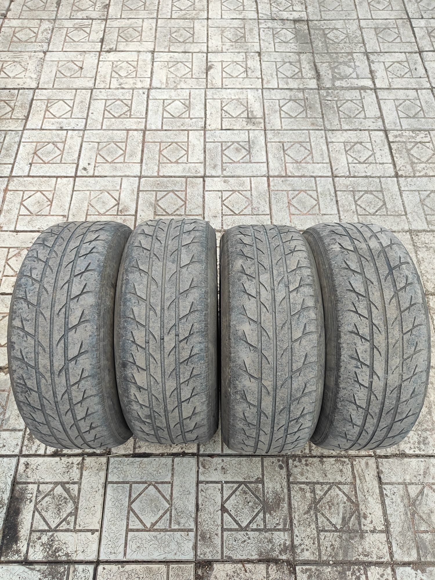 Продам шины 215/55R17