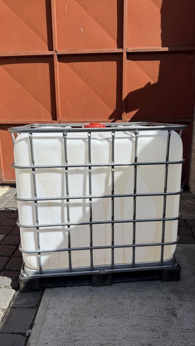 Butoi 1000 L cu robinet de golire