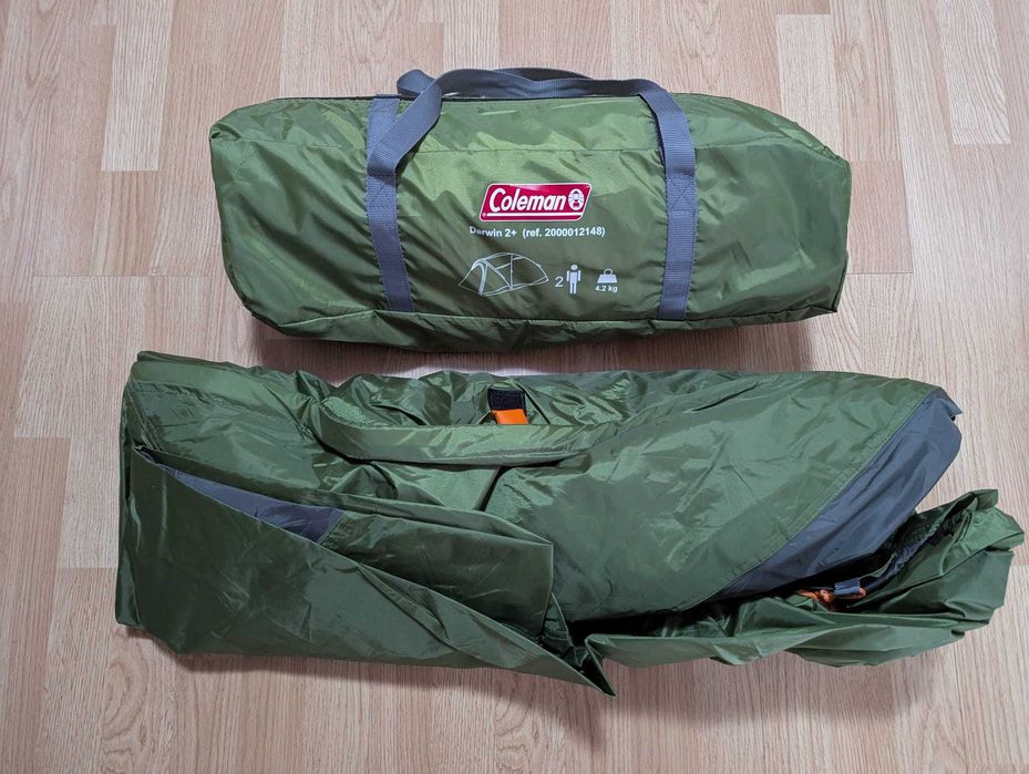 Cort coleman darwin si 2 saci de dormit