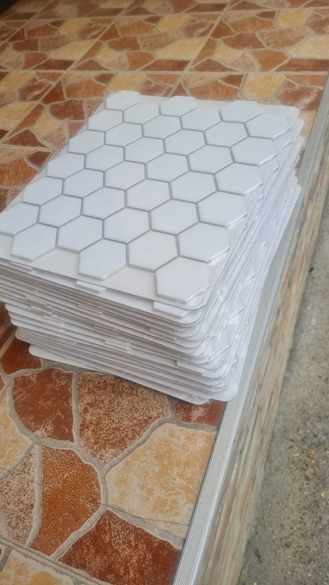Mozaic hexagon alb  32,5x28,1 cm (22 placi, 2 mp)