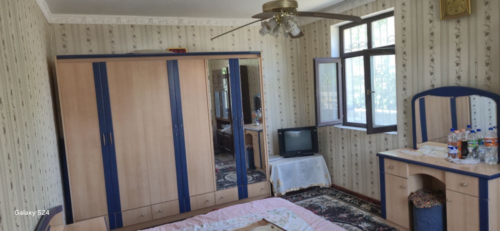 Ферма учун ёки ердан фойдаланиш учун дала ховли атрофи уралган